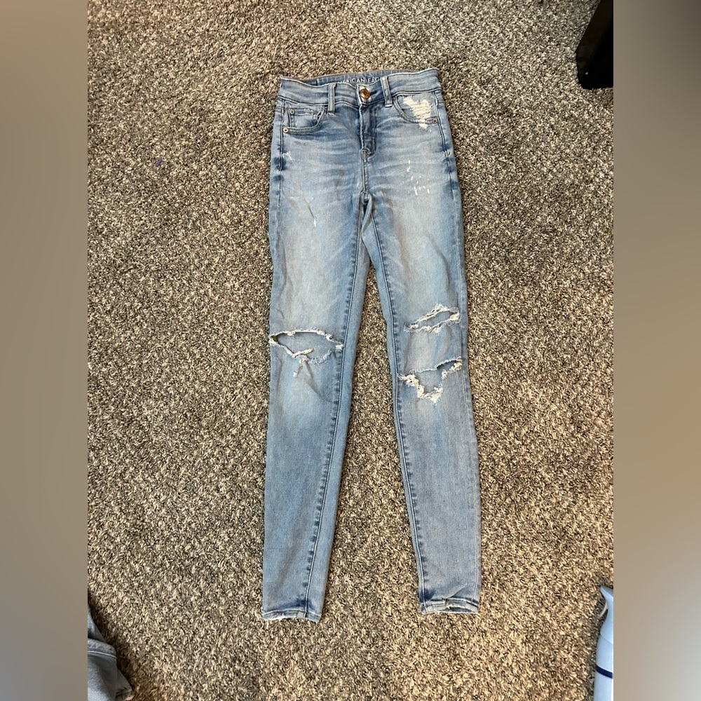 Size 0 American Eagle High Rise Ripped Skinny Jeans